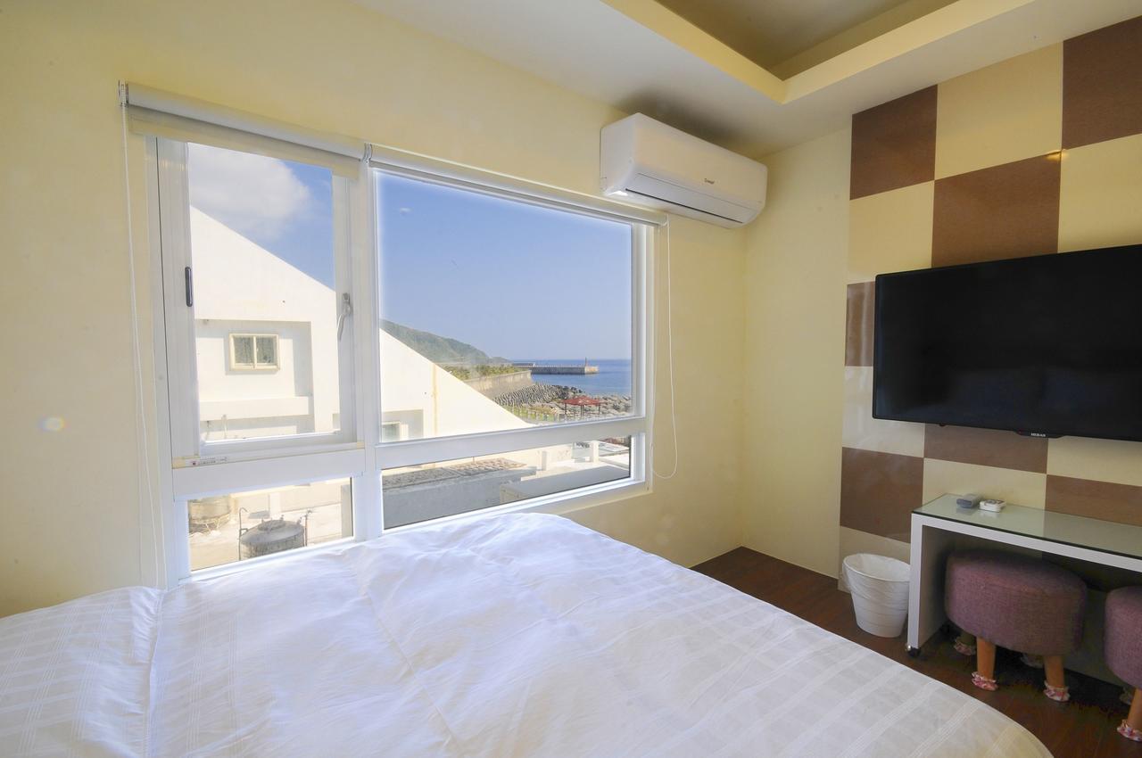 綠島 綠堤濱海旅店 Bed & Breakfast Lyudao Exterior photo